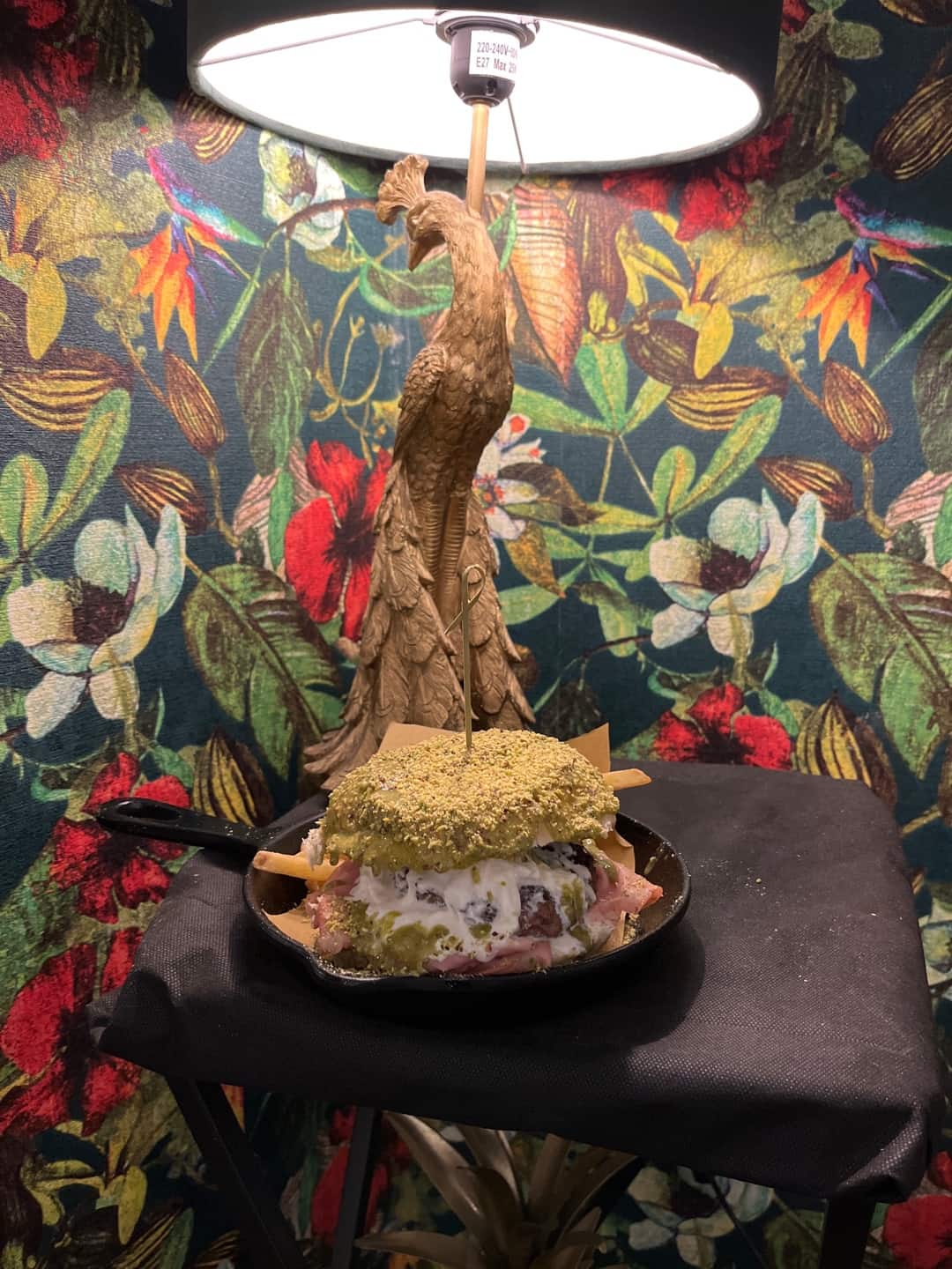 PISTACCHIOTTO (Con contorno di patatine fritte)